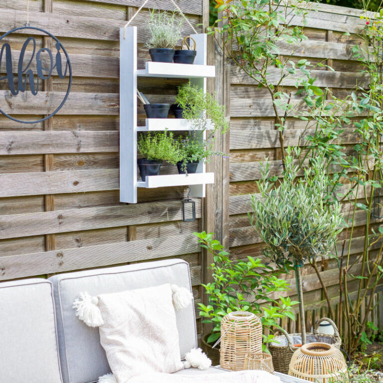 DIY Kräuterregal für Balkon und Terrasse » Rustoleum Spray Paint » www