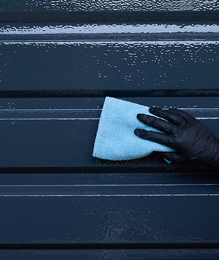 Metallfarbe für Garagentore - Produktslider_0003_MetalExpert-GarageDoor-Cleaning