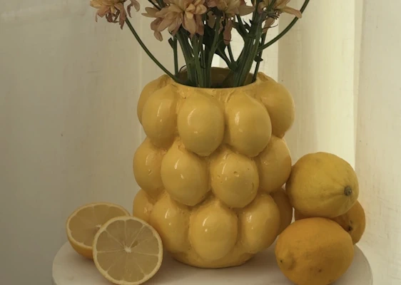 DIY-Zitronen-Vase mit SWITCH Sprühfarbe von Rust-Oleum